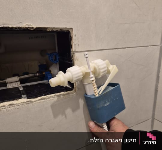 תיקון צנרת עם חלקי אינסטלציה